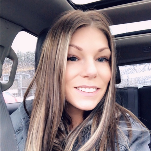 Meet your Posher, Tanis - Picture 1 of 1